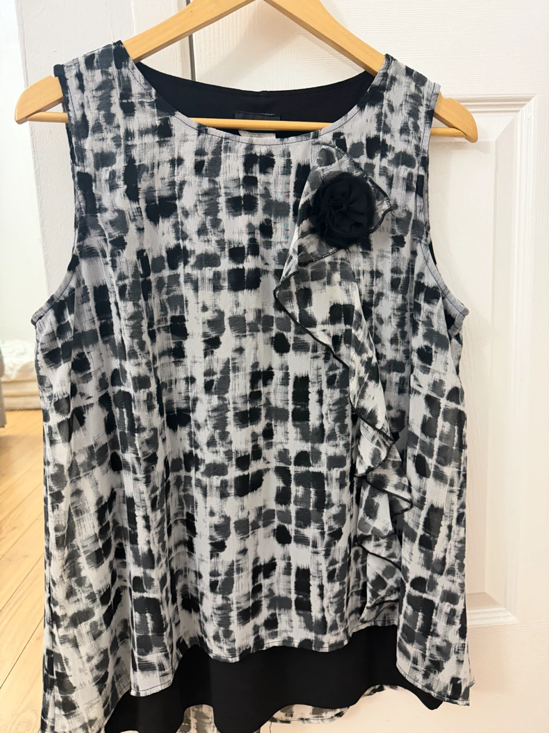 Sleeveless Blouse with Ruffle Detail - photo 5