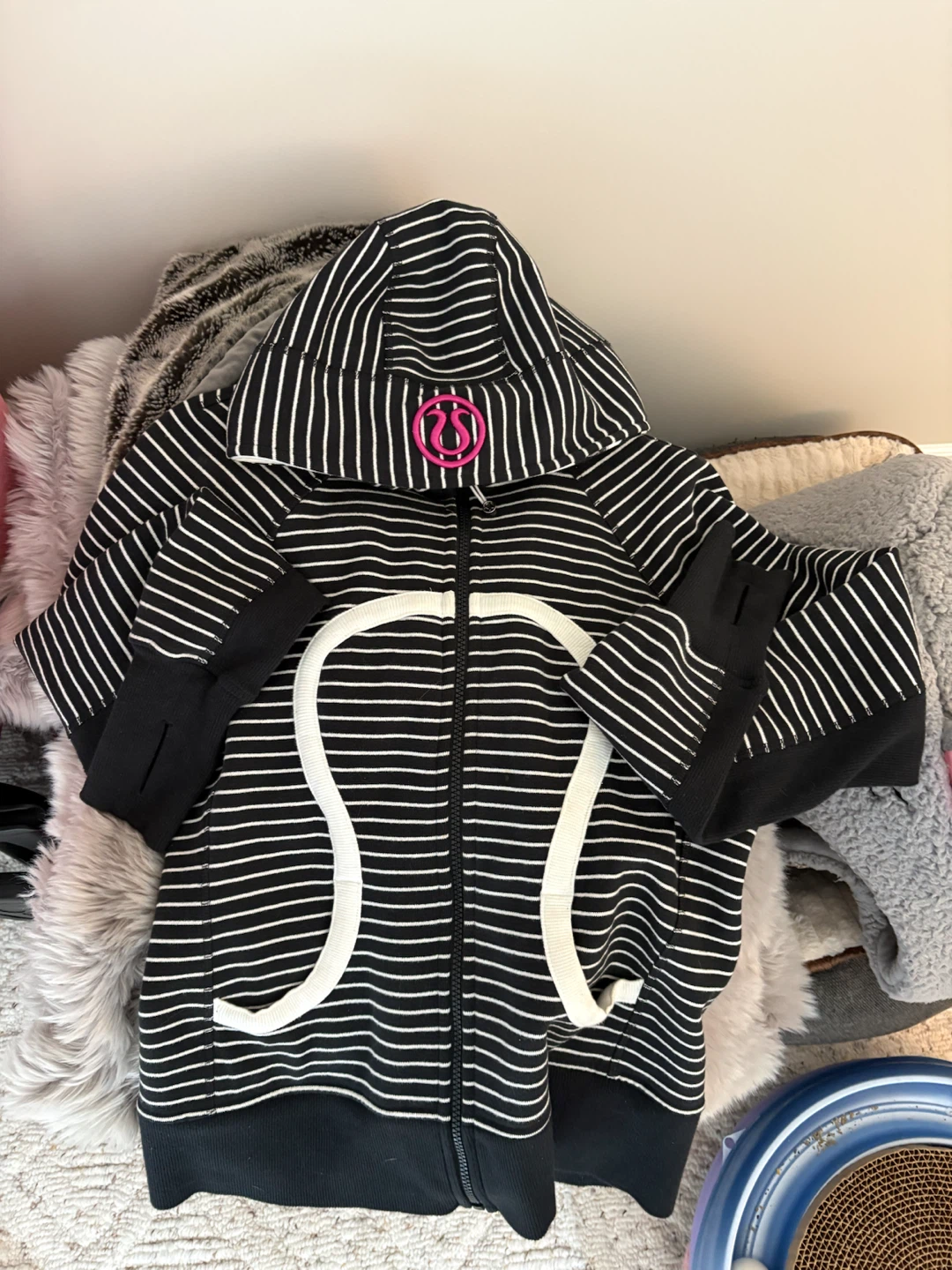 Lululemon Women's Hoodie and Shirt Set - photo 4