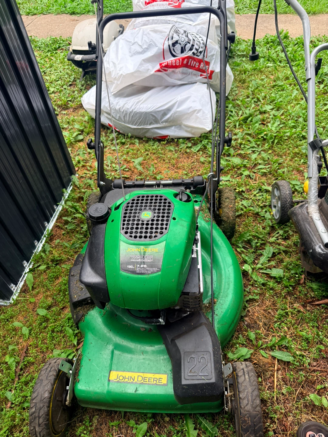 John Deere 725 Lawnmower