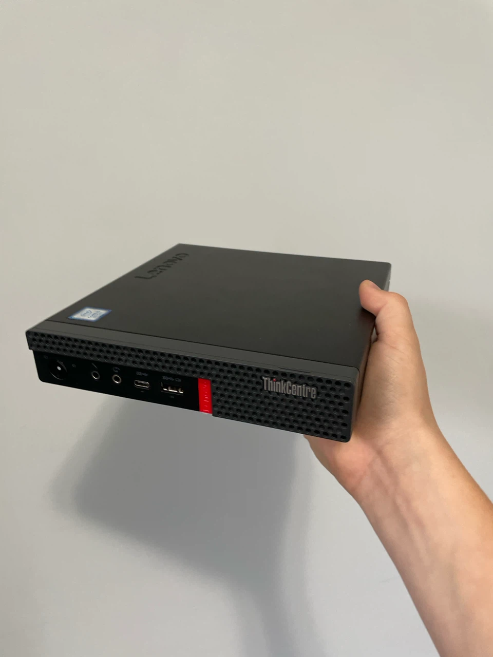 Lenovo ThinkCentre Tiny Desktop - Intel Core i5 9th Gen - photo 2