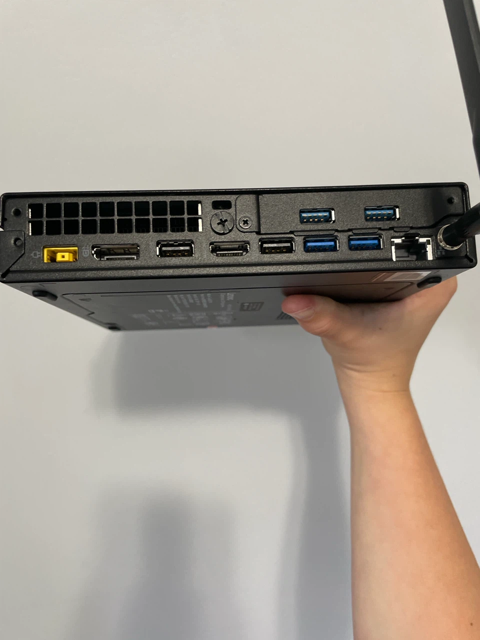 Lenovo ThinkCentre Tiny Desktop - Intel Core i5 9th Gen - photo 4
