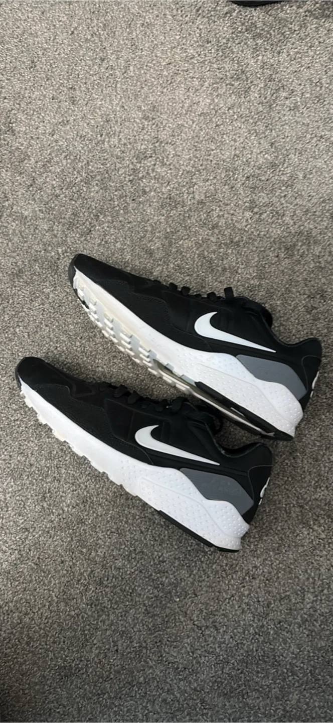 Nike Zoom Sneakers Black and White - photo 2