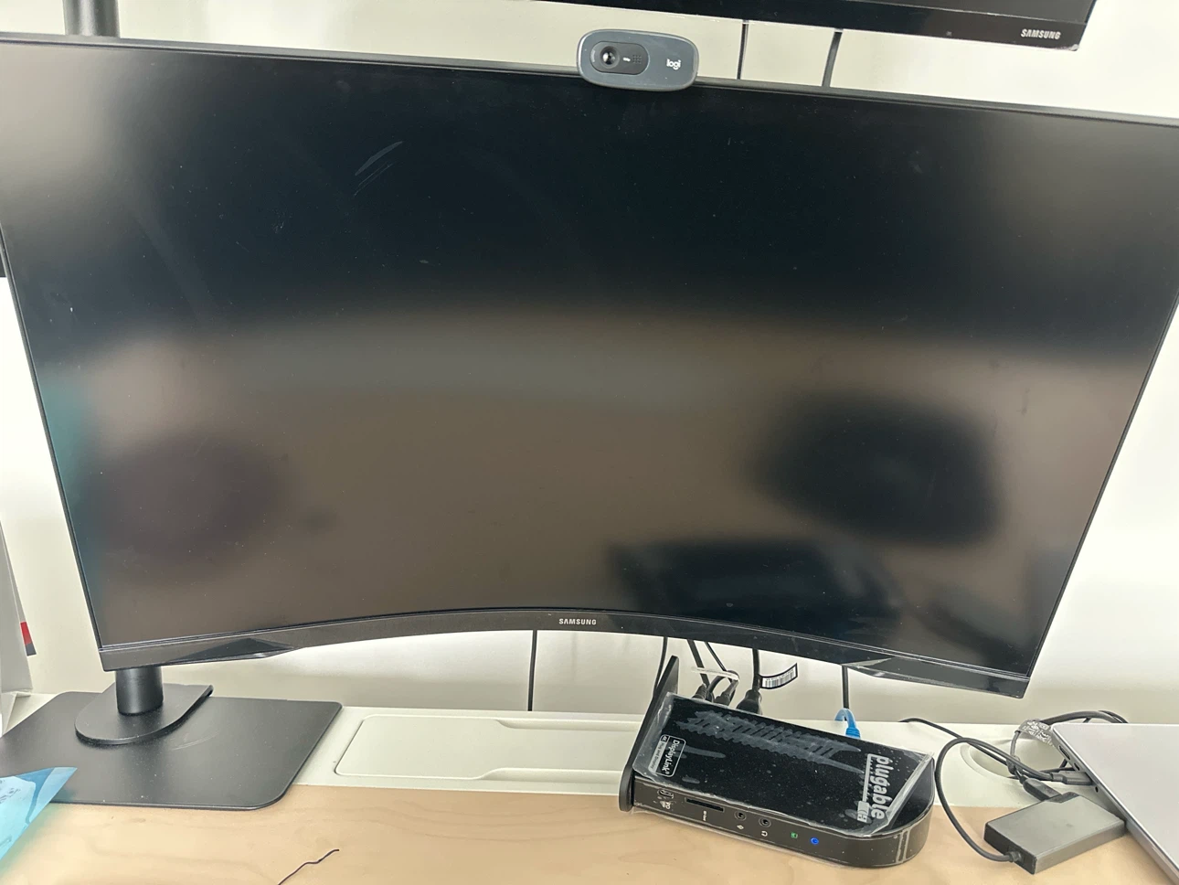 Triple Monitor Desk Mount with Samsung Monitors - photo 2
