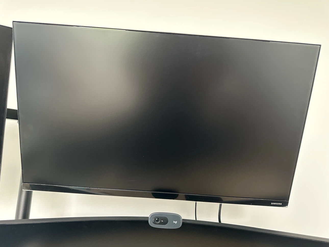 Triple Monitor Desk Mount with Samsung Monitors - photo 3