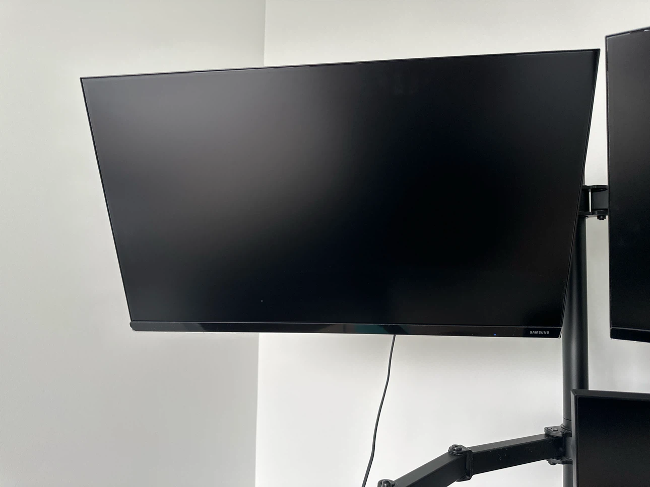 Triple Monitor Desk Mount with Samsung Monitors - photo 4