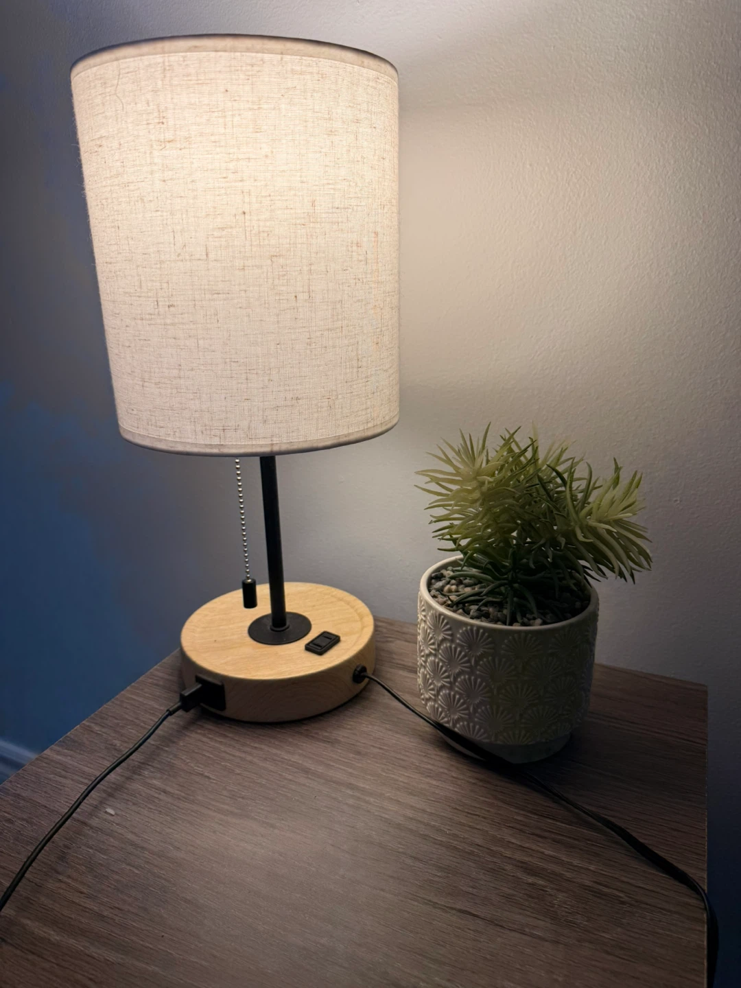 2 Modern Bedside Table Lamp with USB Port - photo 2