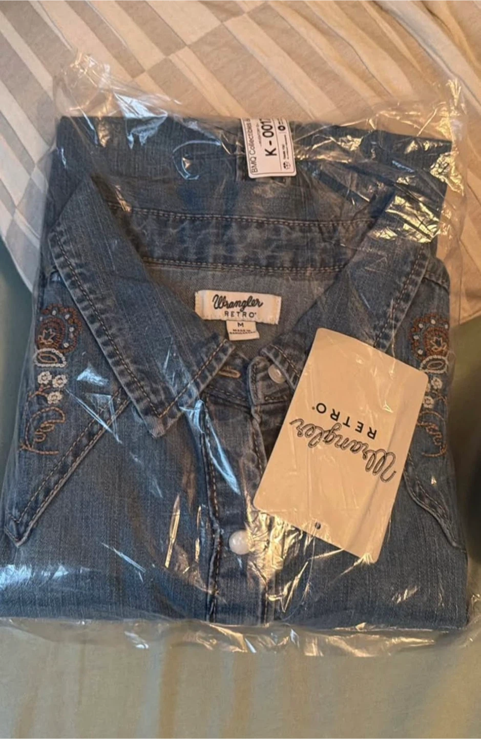 Women wrangler retro embroidery denim size medium tags on