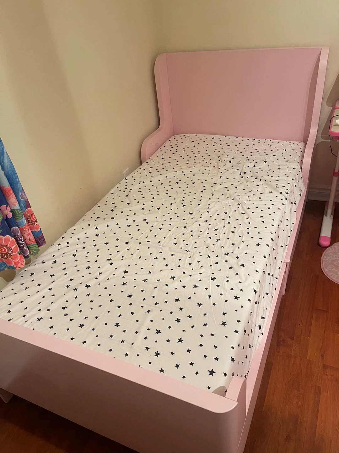 Pink Twin Bed Frame With Mattess