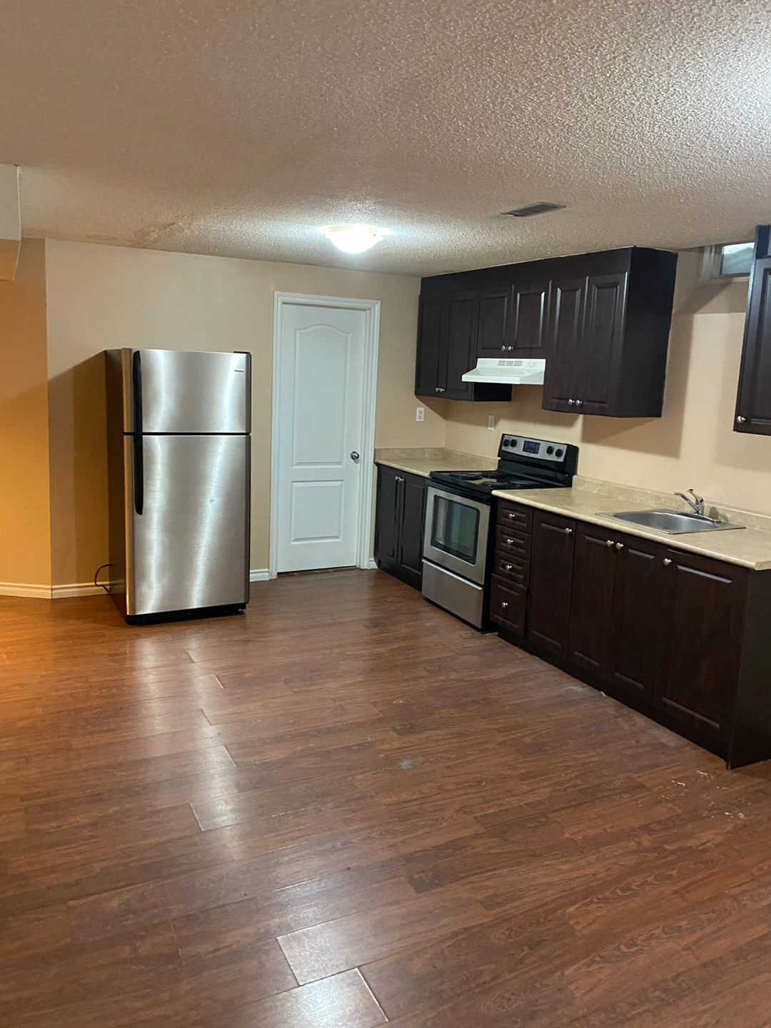 ONE BEDROOM BASEMENT APARTMENT - MISSISSAUGA - photo 4