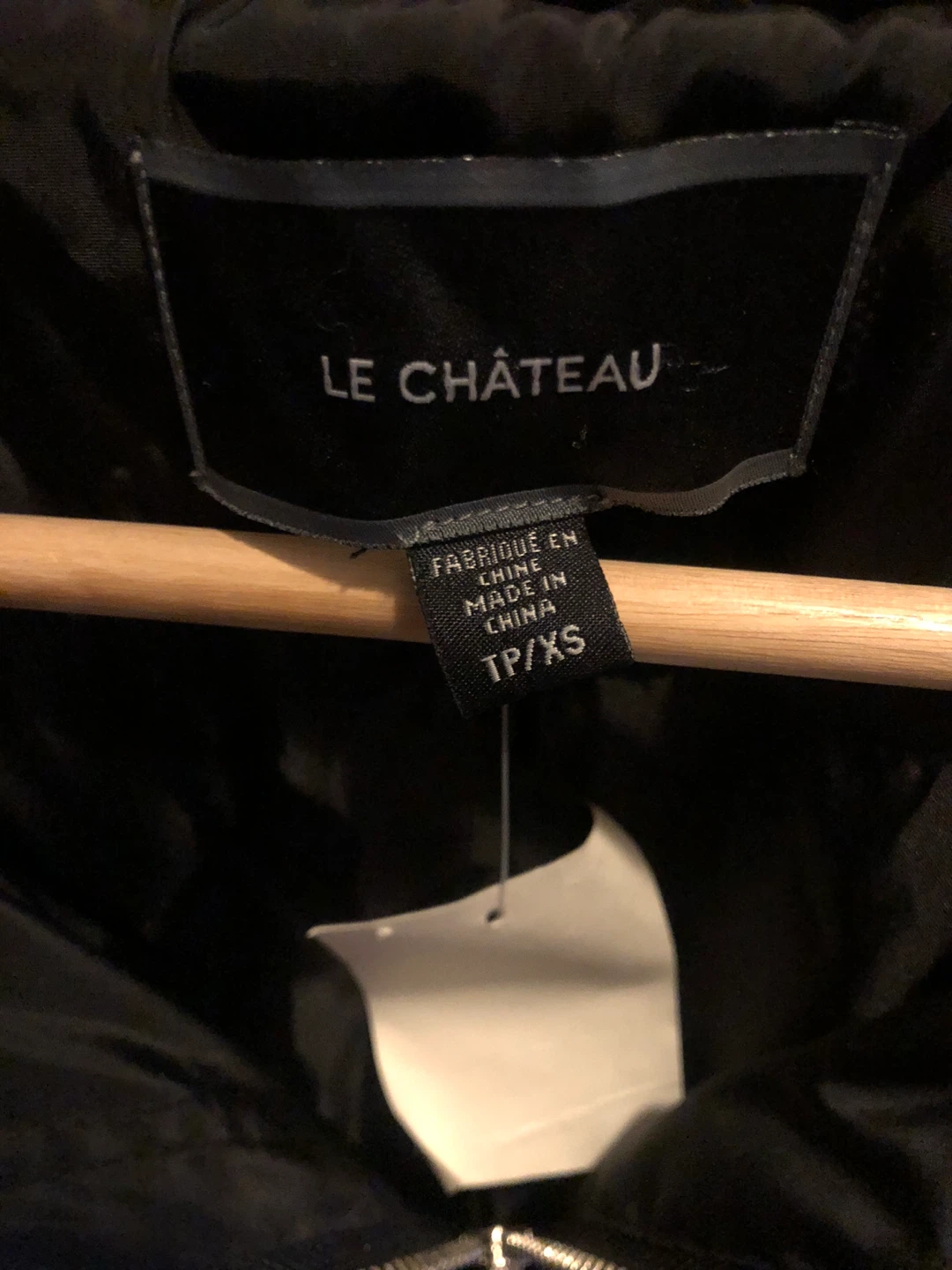 NEW Le Chateau Black Hooded Rain Jacket - photo 3