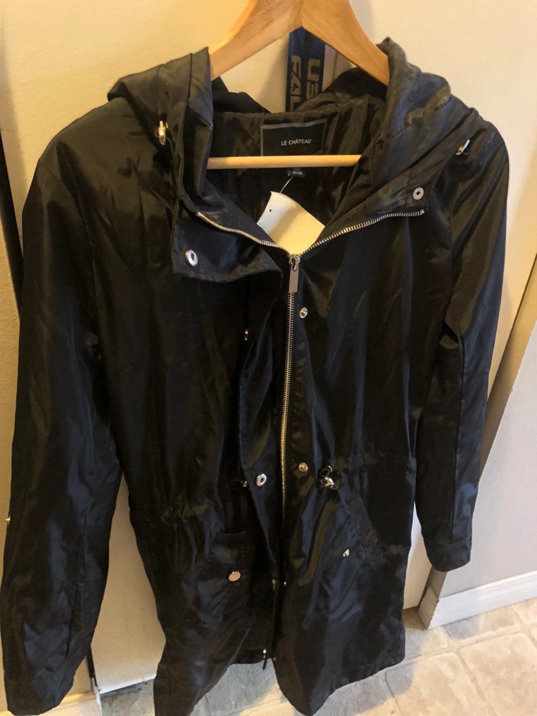 NEW Le Chateau Black Hooded Rain Jacket - photo 2