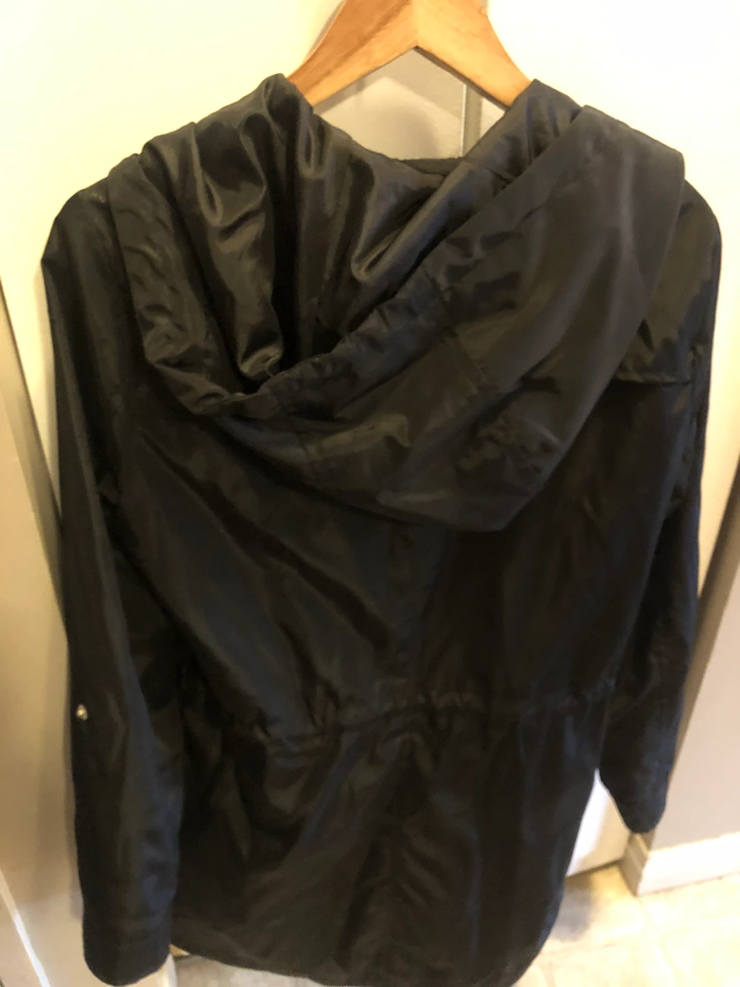 NEW Le Chateau Black Hooded Rain Jacket - photo 4
