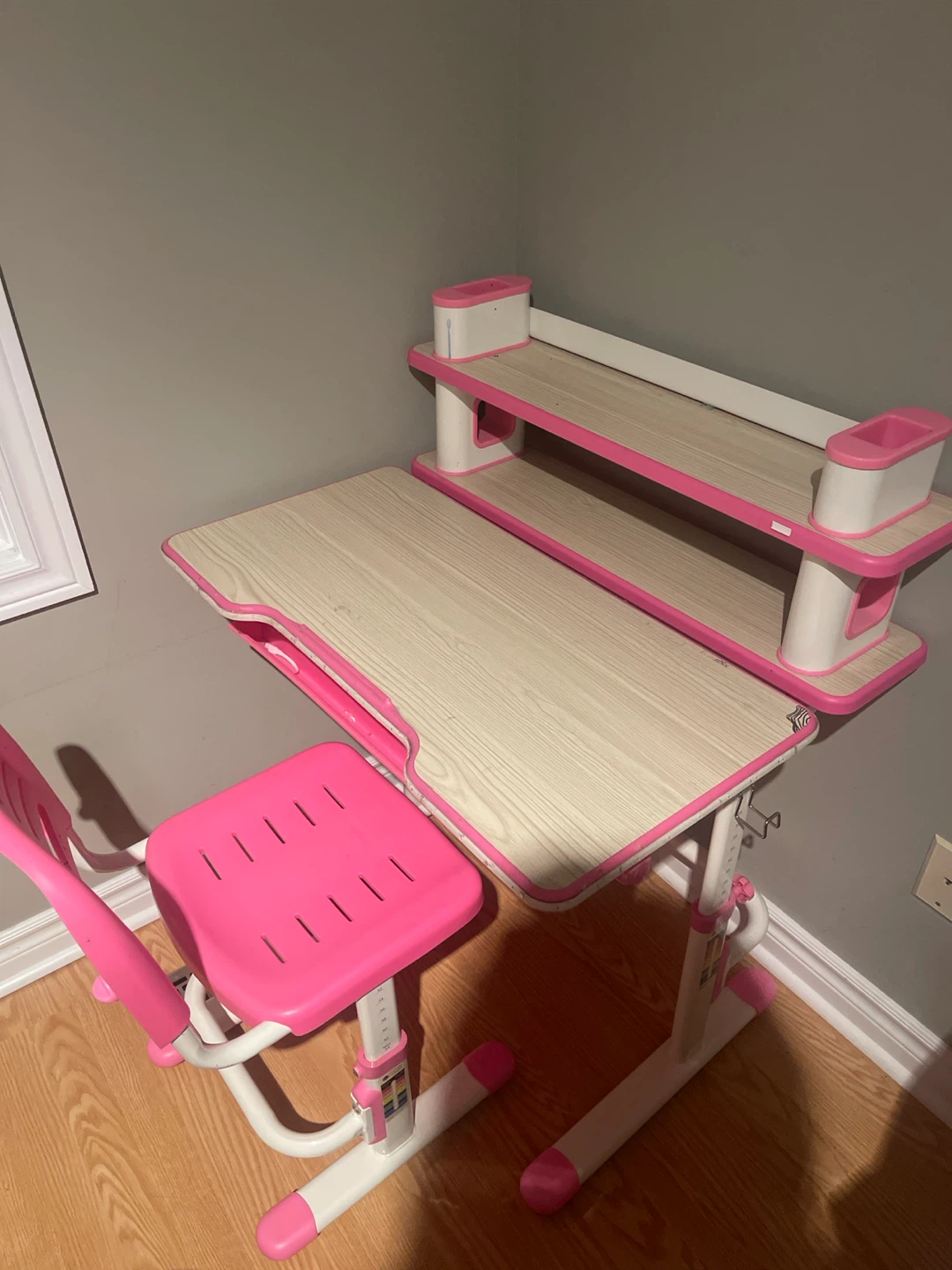 Adjustable Kids Desk and Chair Set - photo 2