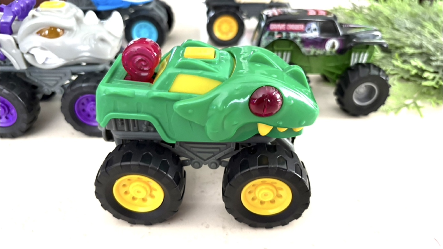 Set of 5 Monster Jam Toy Trucks - photo 2