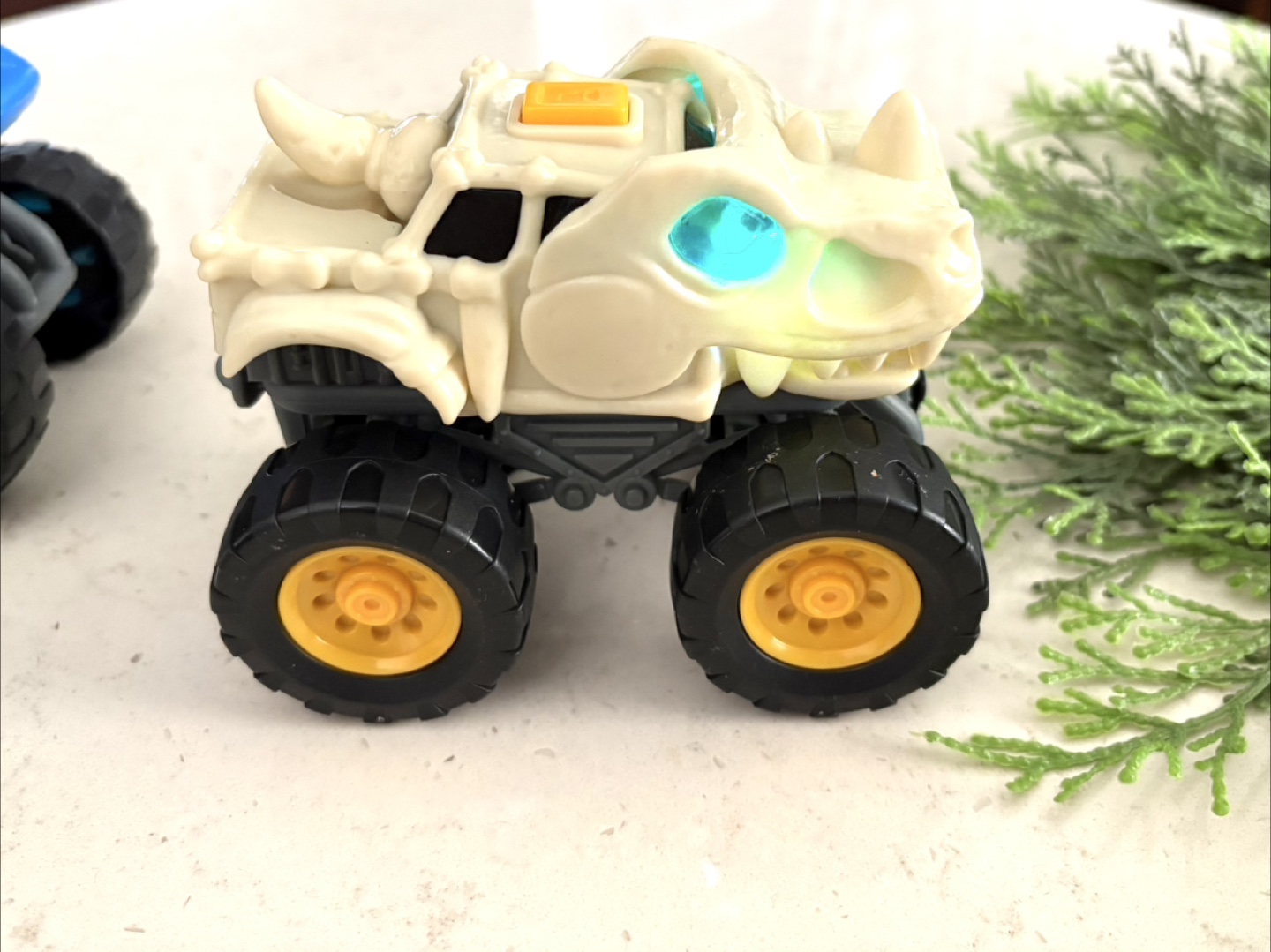 Set of 5 Monster Jam Toy Trucks - photo 5