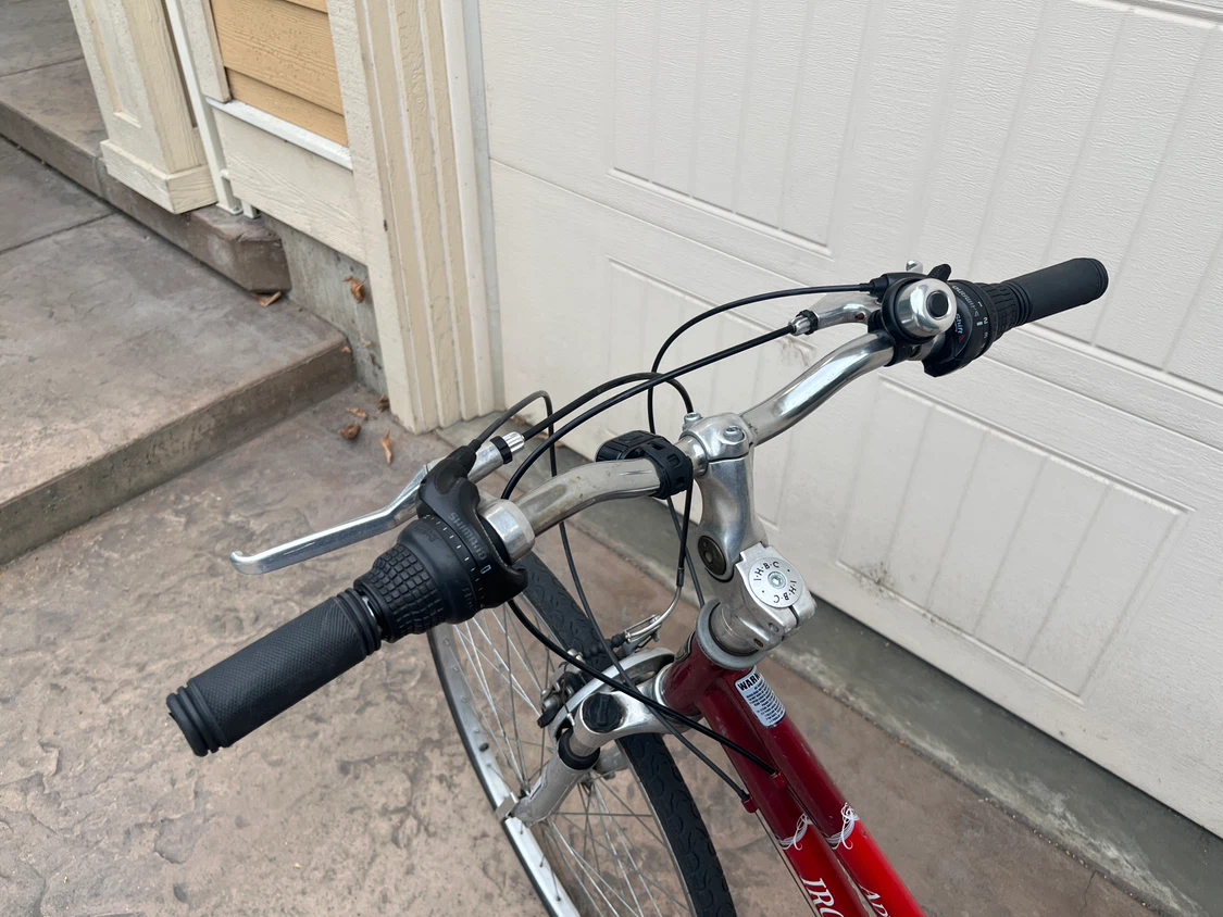 Iron Horse Adventure hybrid bike - photo 4