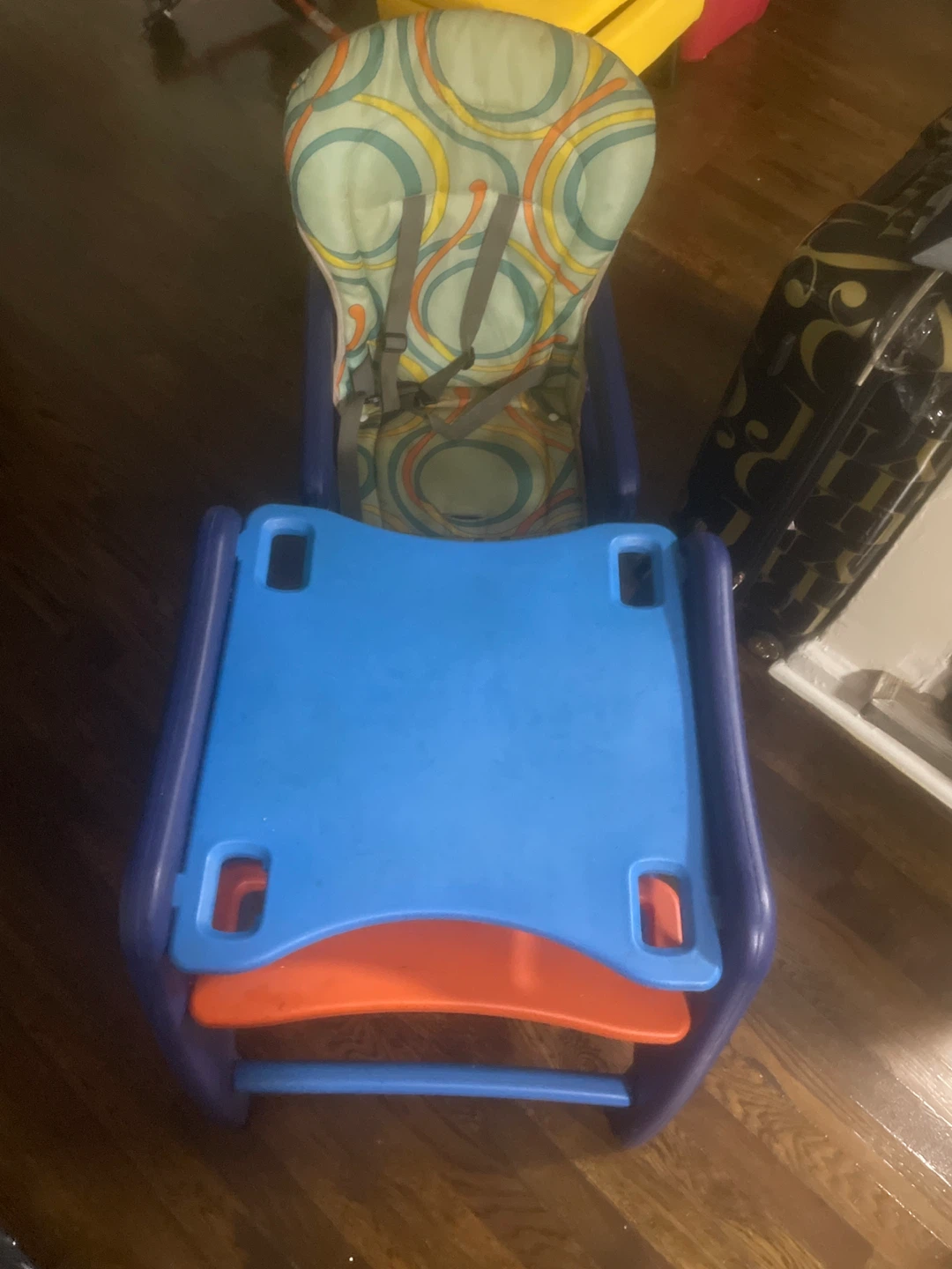 2 in 1 Child's Booster Seat and Table Set - photo 2