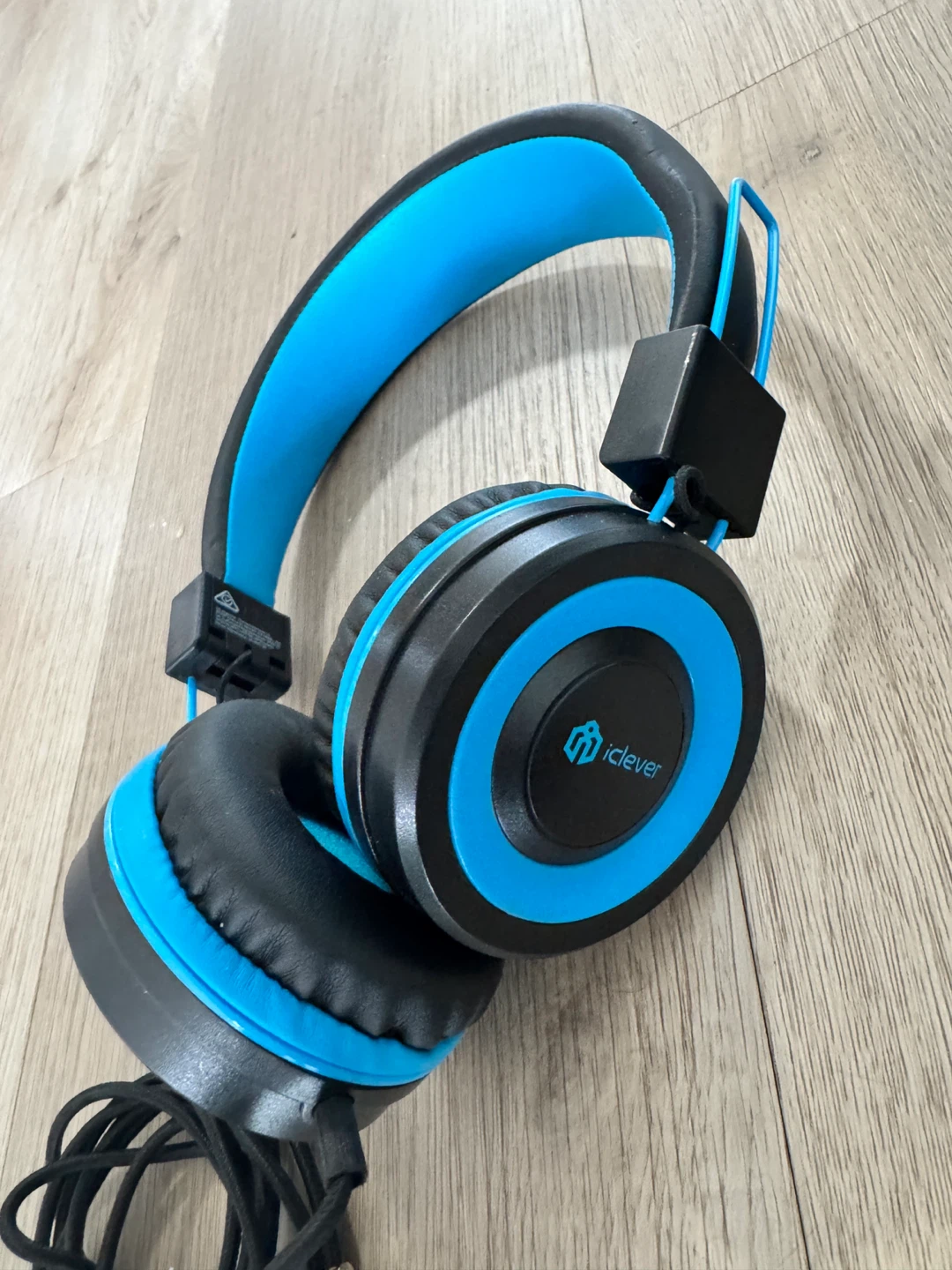 Assorted Gaming and Regular Headphones - photo 2