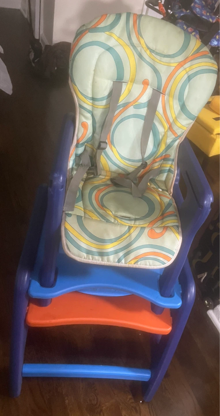2 in 1 Child's Booster Seat and Table Set - photo 3