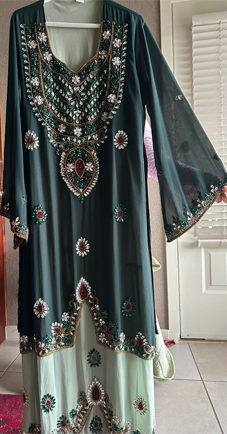 Dark green and light mint layered long-sleeved Arabic dress