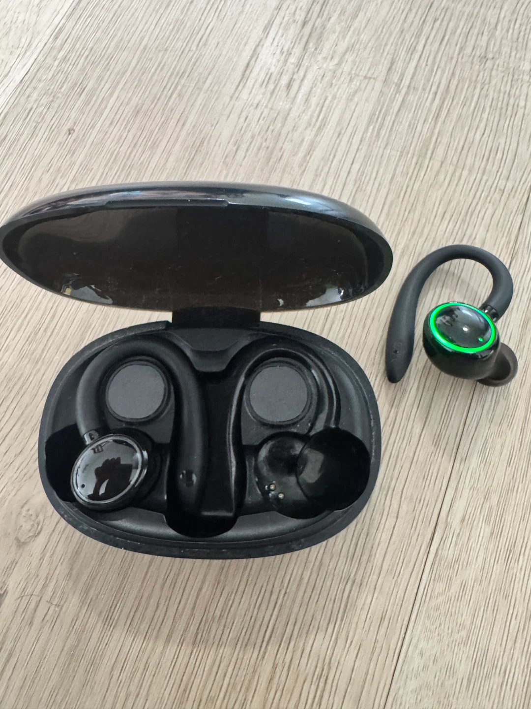 Ton of Sudio Wireless Earbuds - photo 2