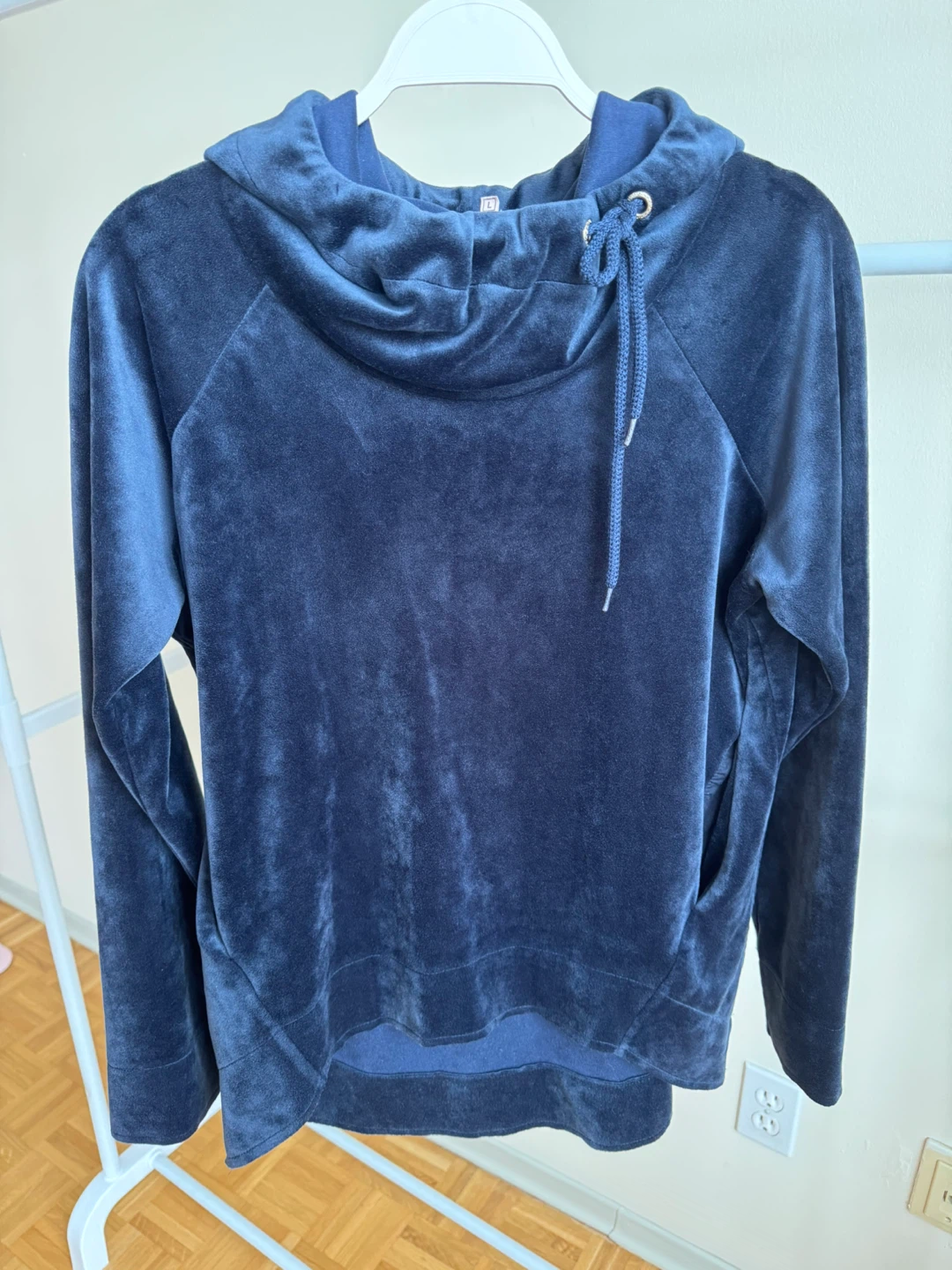 Hoodie made of soft, thick, and warm velour fabric.