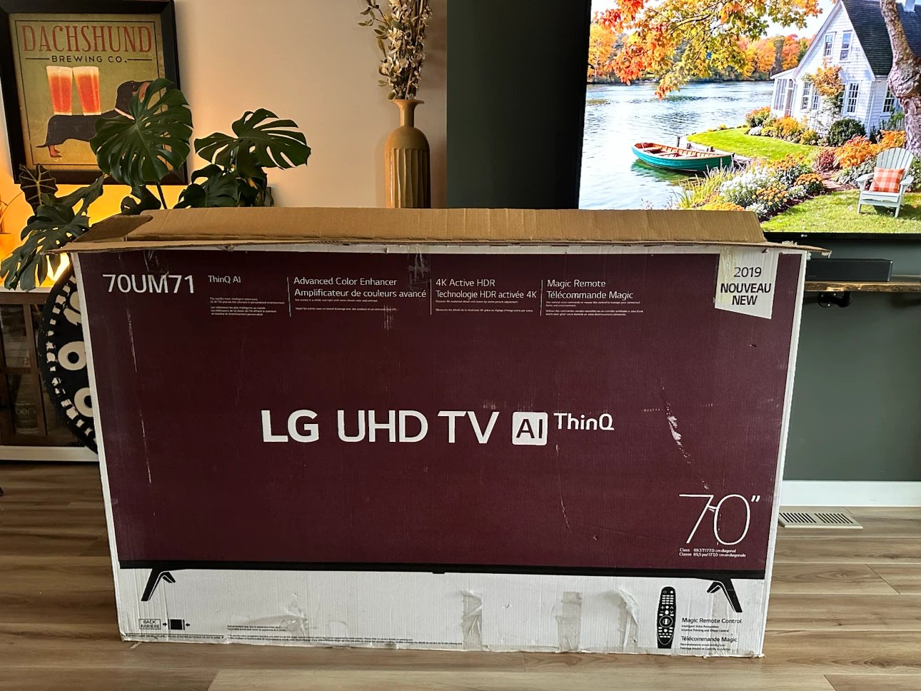 LG 70” 4K UHD Smart TV in excellent working condition. - photo 2
