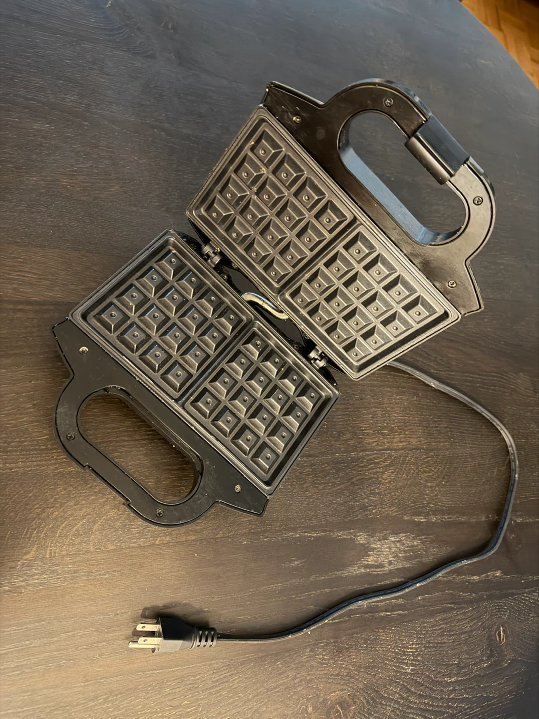 Amazon Basics 2-Slice Waffle Maker (Model HY-2124) - Black