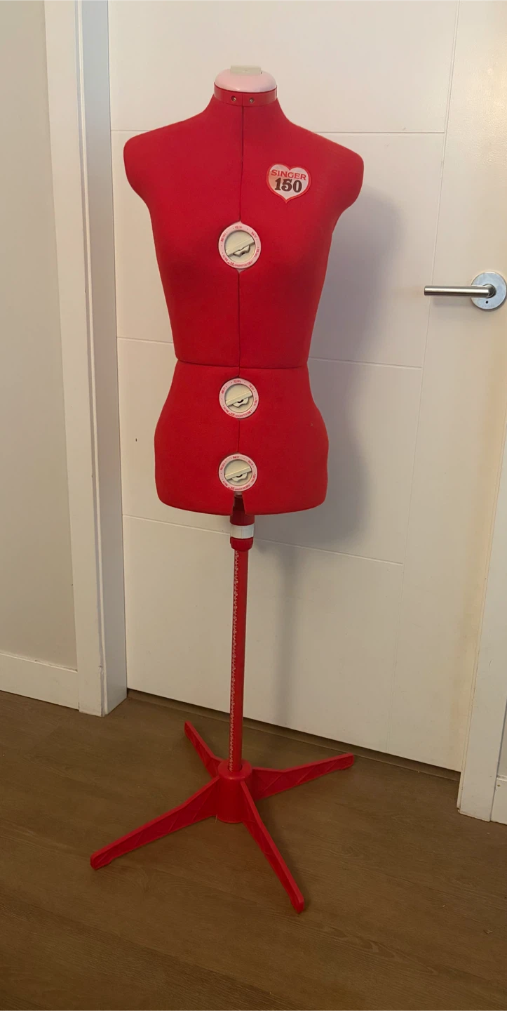 SINGER® Adjustable Dress Form - Small/Medium