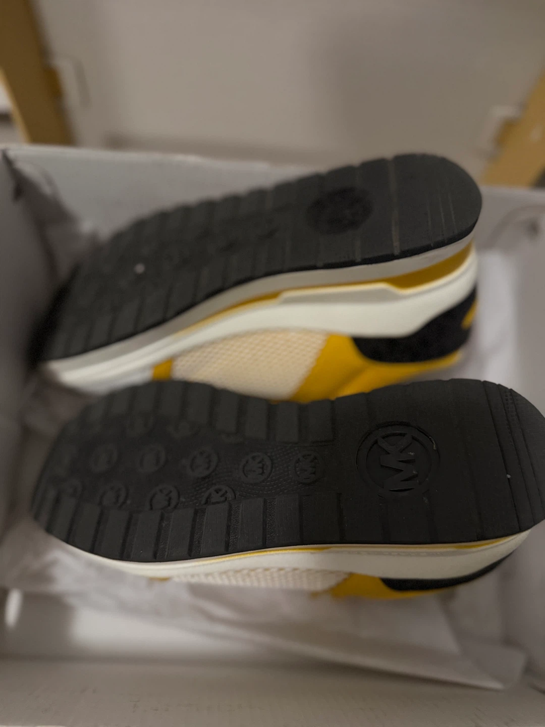 Michael Kors Lindy Trainer Sneakers Jasmine Yellow - photo 2