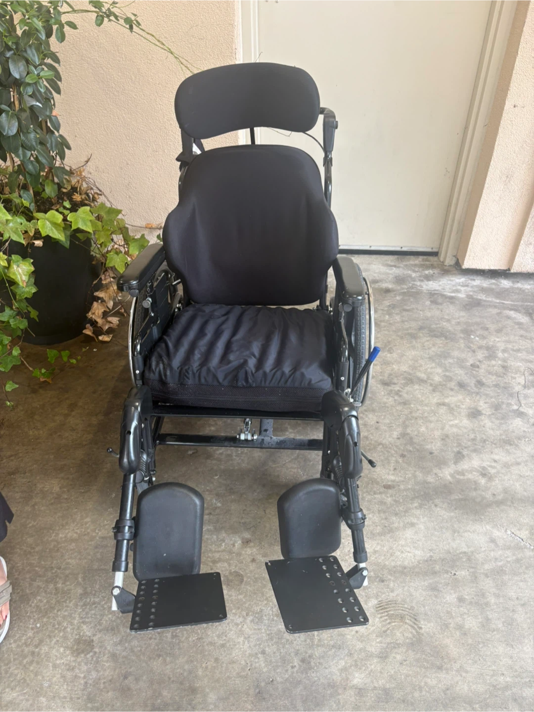 HME Mobility Wheelchair with Headrest - photo 2