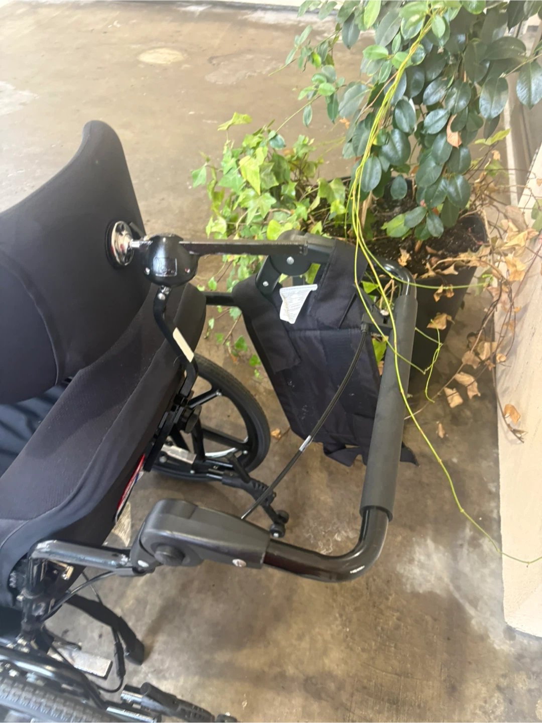 HME Mobility Wheelchair with Headrest - photo 3