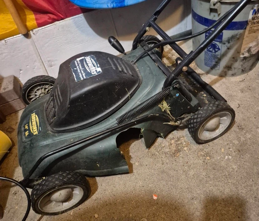 Electric lawn mower