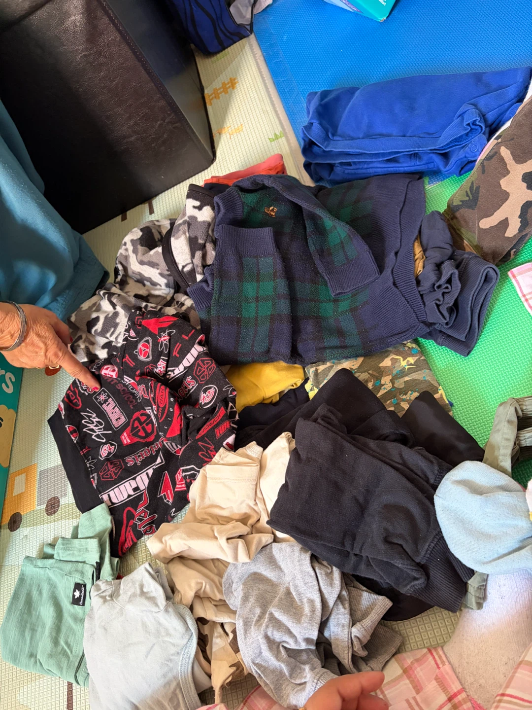 Assorted baby boy clothing bundle - photo 2