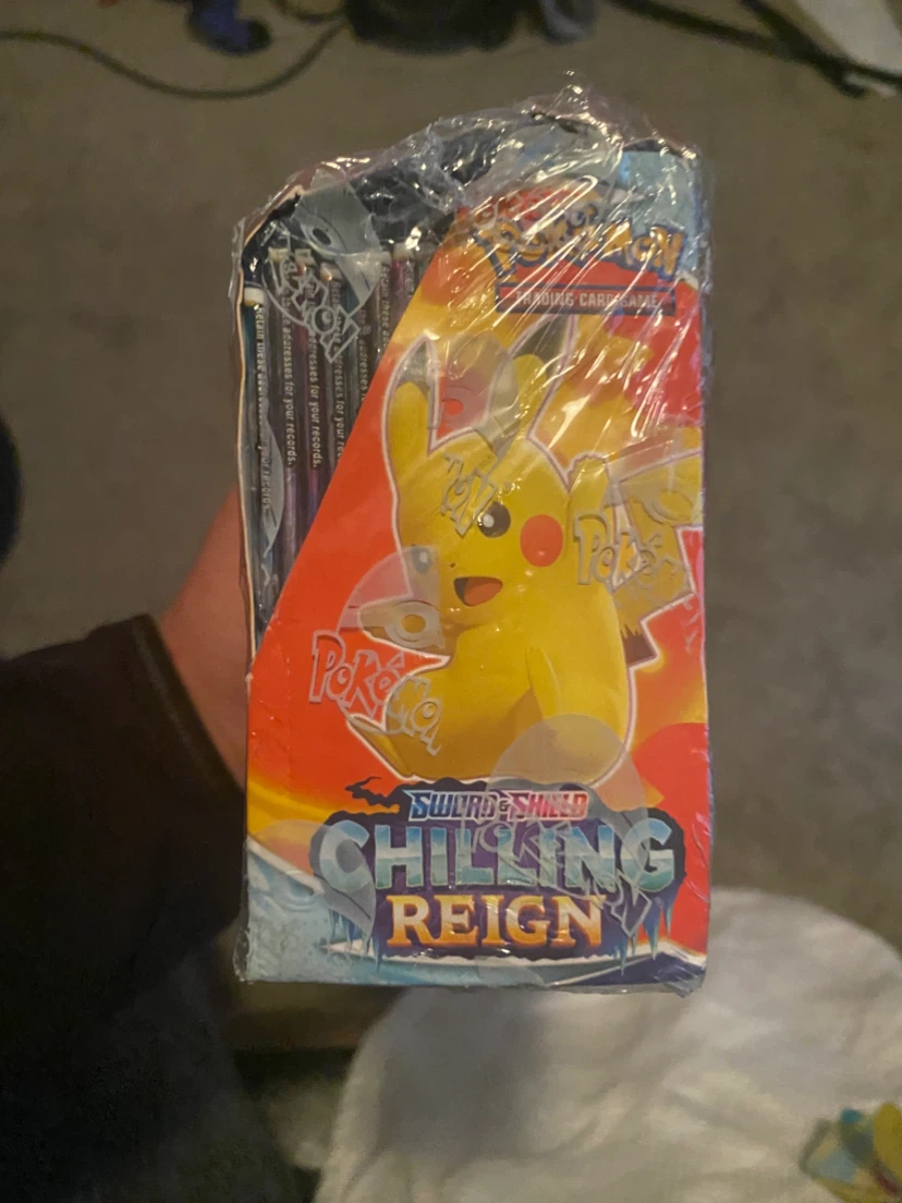 Pokemon Sword & Shield Chilling Reign Booster Box - photo 2