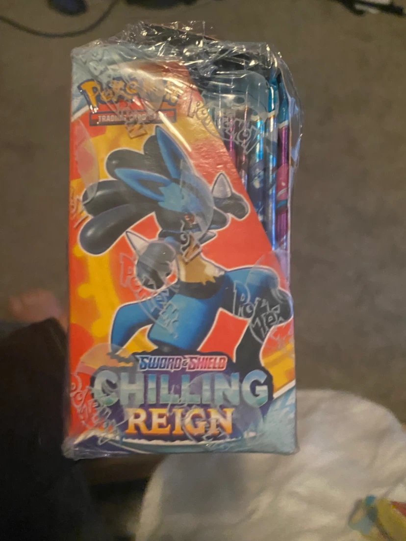 Pokemon Sword & Shield Chilling Reign Booster Box - photo 3