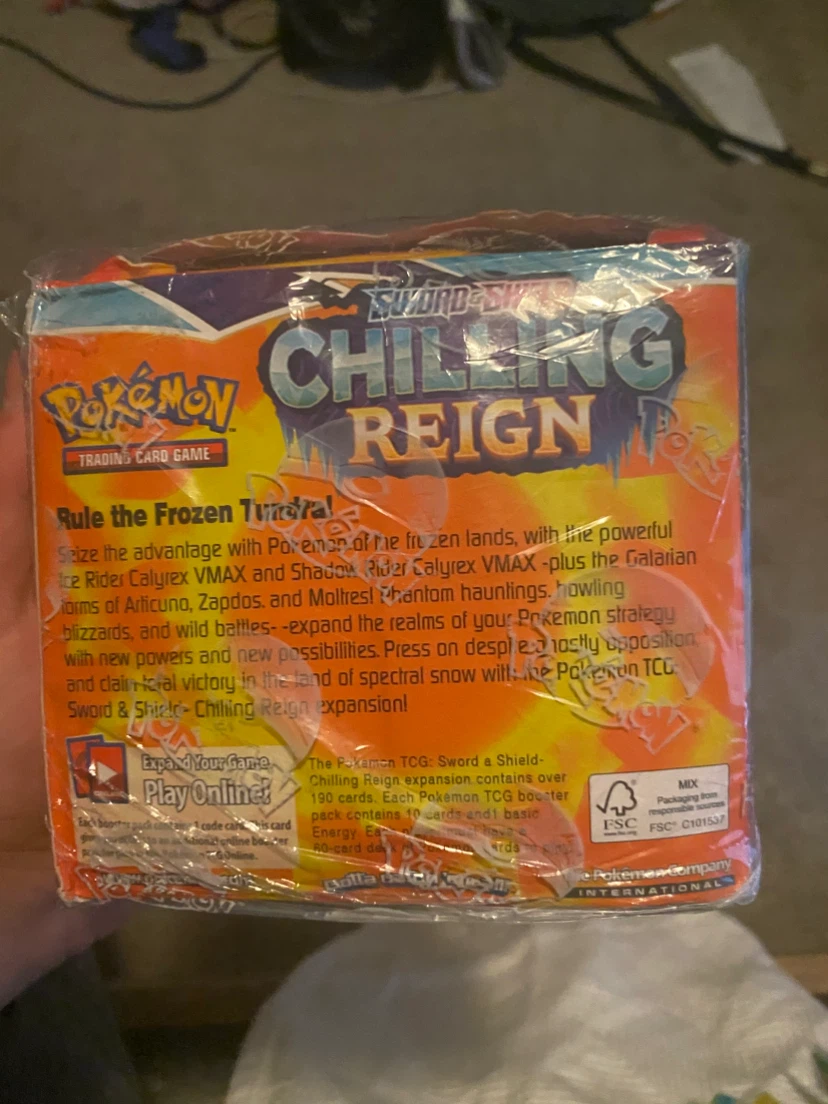 Pokemon Sword & Shield Chilling Reign Booster Box - photo 4