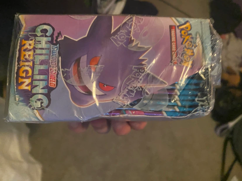 Pokémon Sword & Shield Chilling Reign Booster Box - photo 2