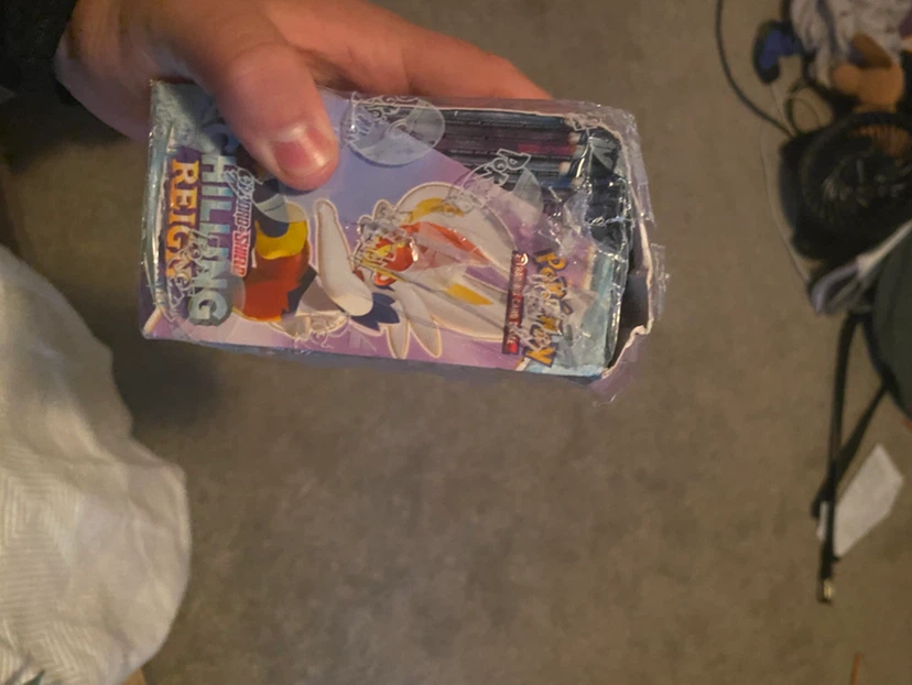 Pokémon Sword & Shield Chilling Reign Booster Box - photo 3