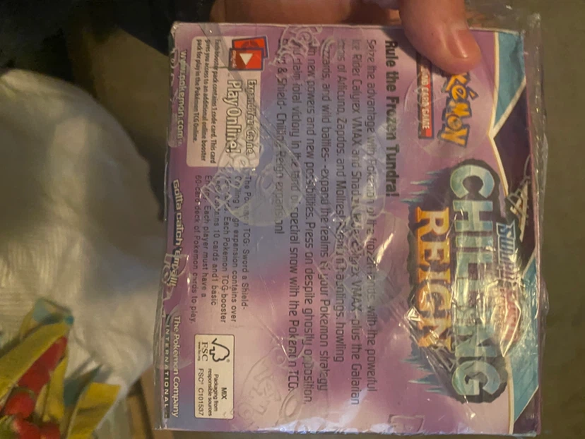 Pokémon Sword & Shield Chilling Reign Booster Box - photo 4