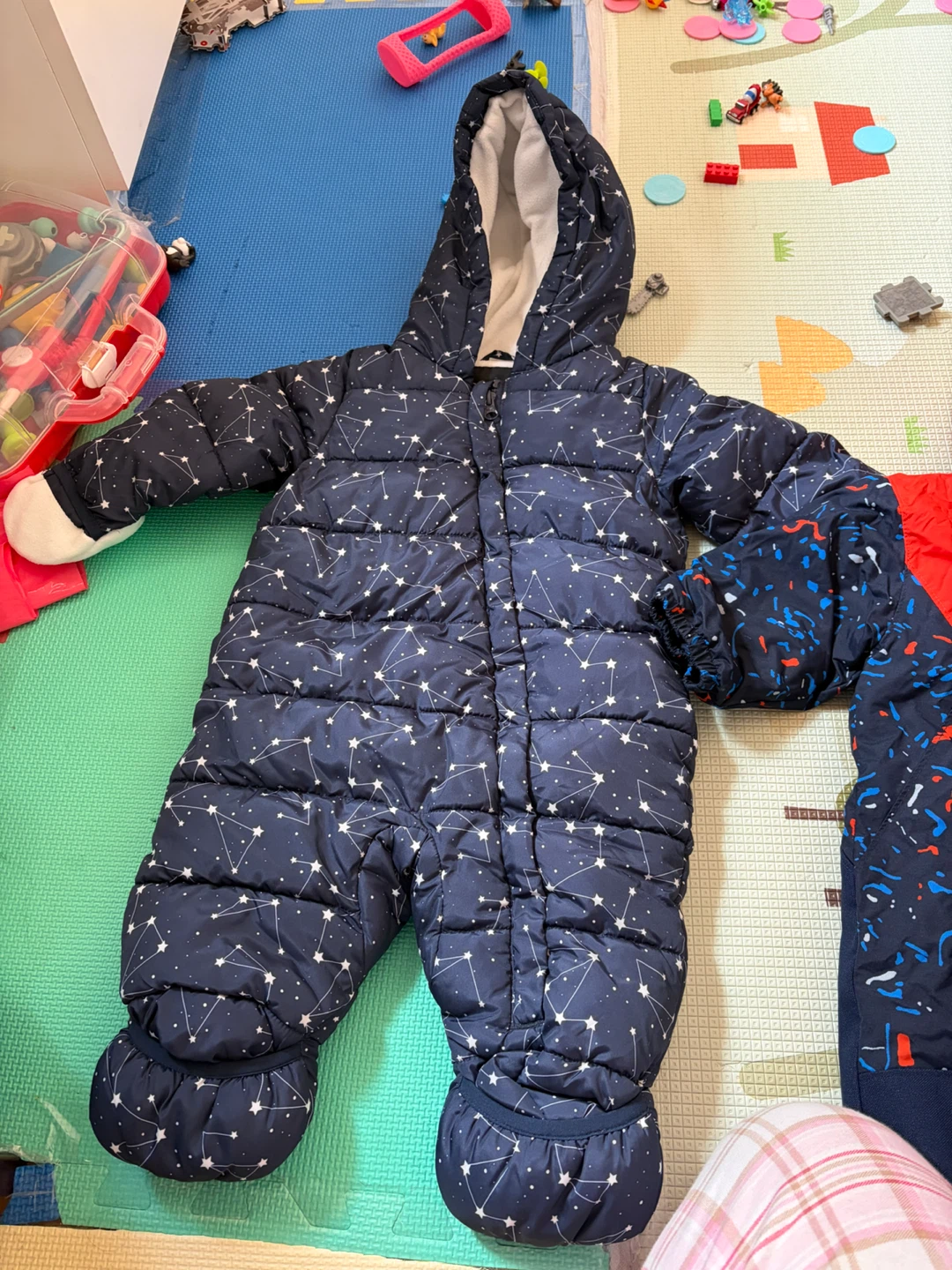 Columbia and George Infant Snowsuits (6-12 Months) - photo 3
