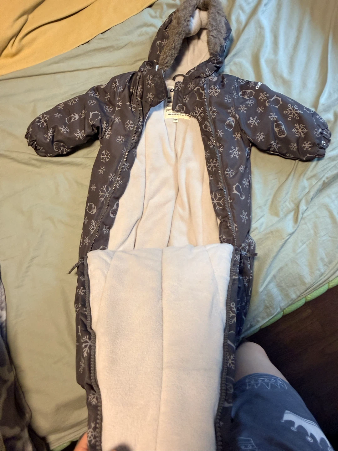 OshKosh B'gosh Snowsuit - 18M - photo 2