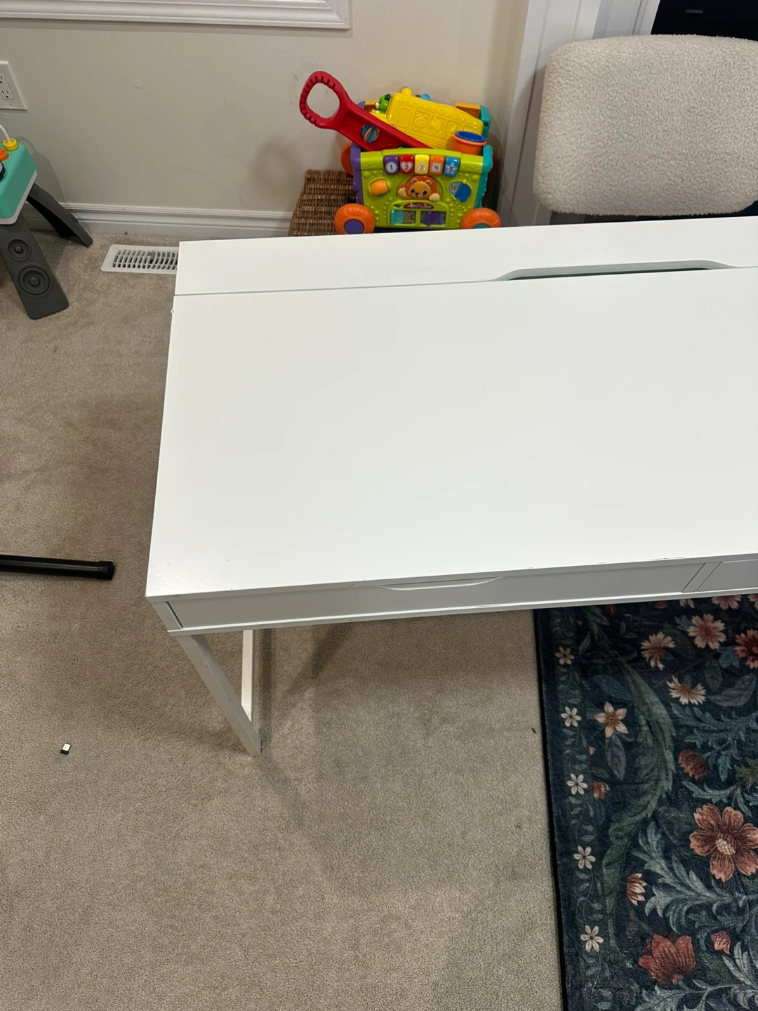 White IKEA MICKE Desk with drawers - photo 2