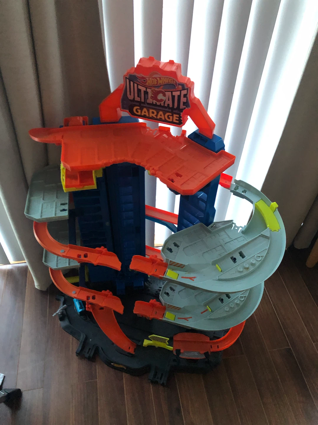 Hot Wheels Ultimate Garage Playset - photo 2