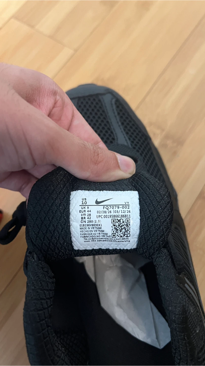Nike Zoom Vomero 5 Black Sneakers - photo 2