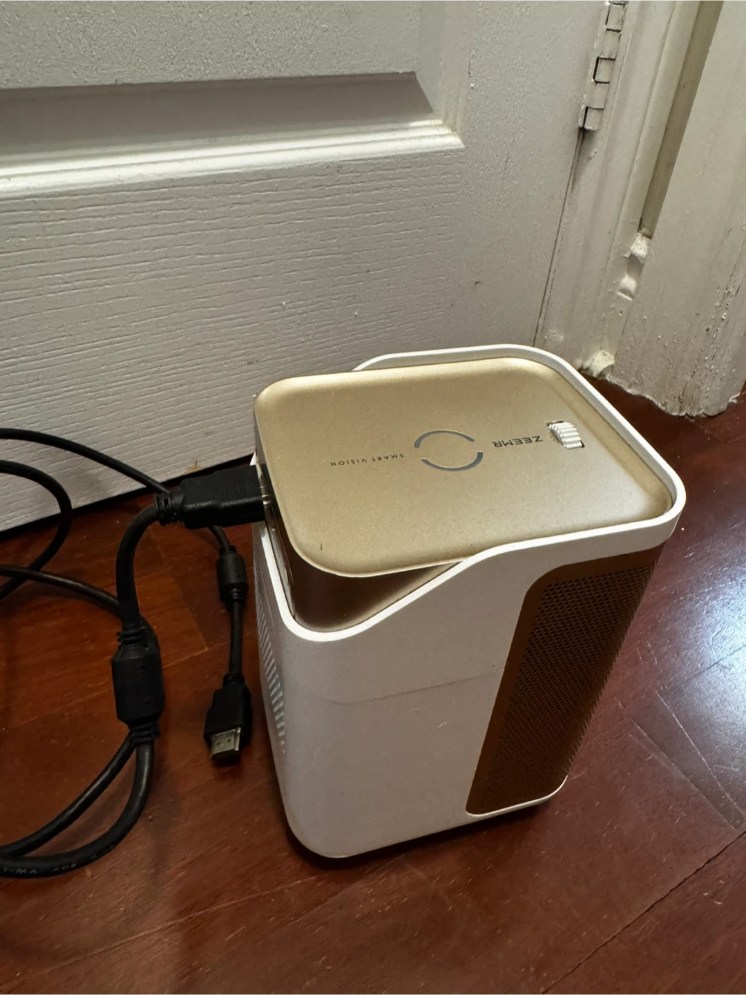 ZEEMR Diva Pro Smart Projector - photo 2