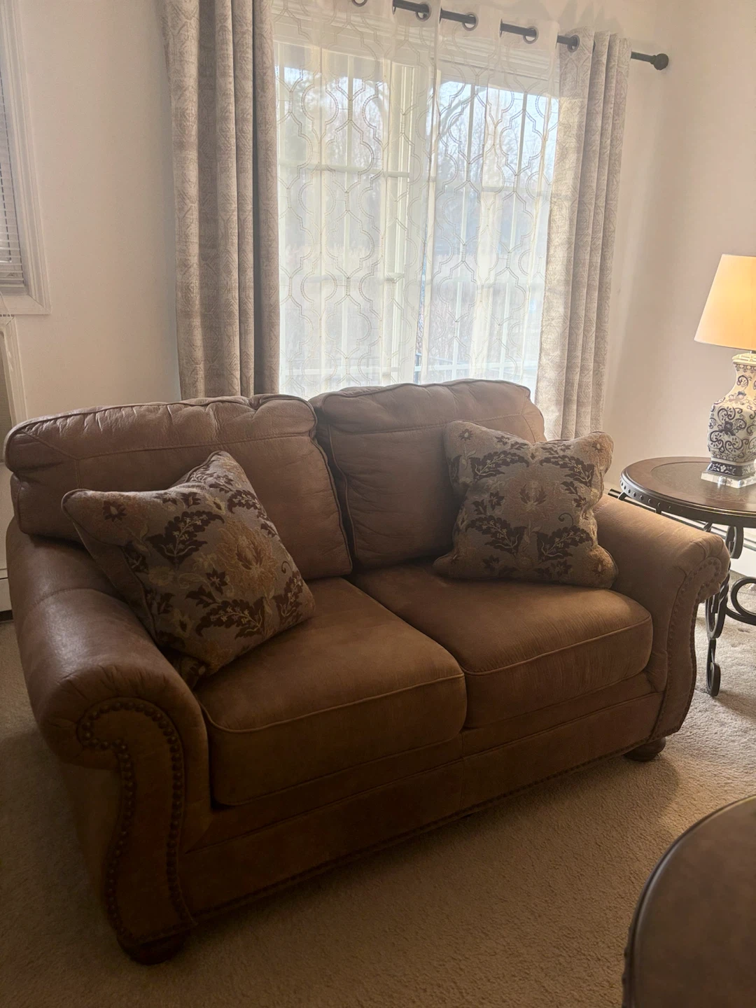 Living Room Set - Excellent Condition - photo 3