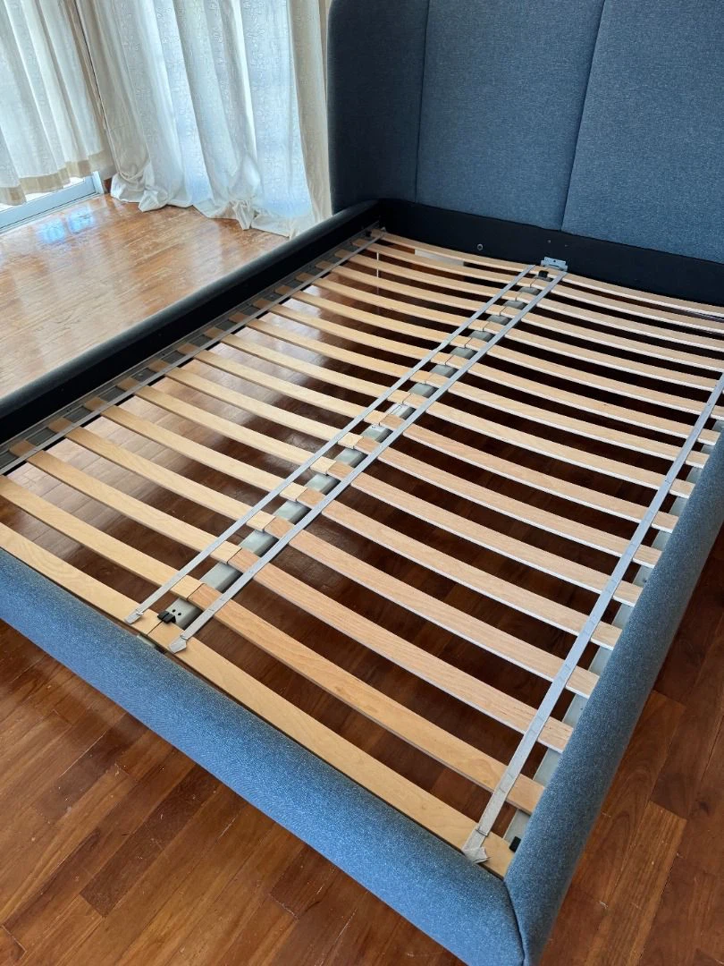 Queen bed frame - photo 2