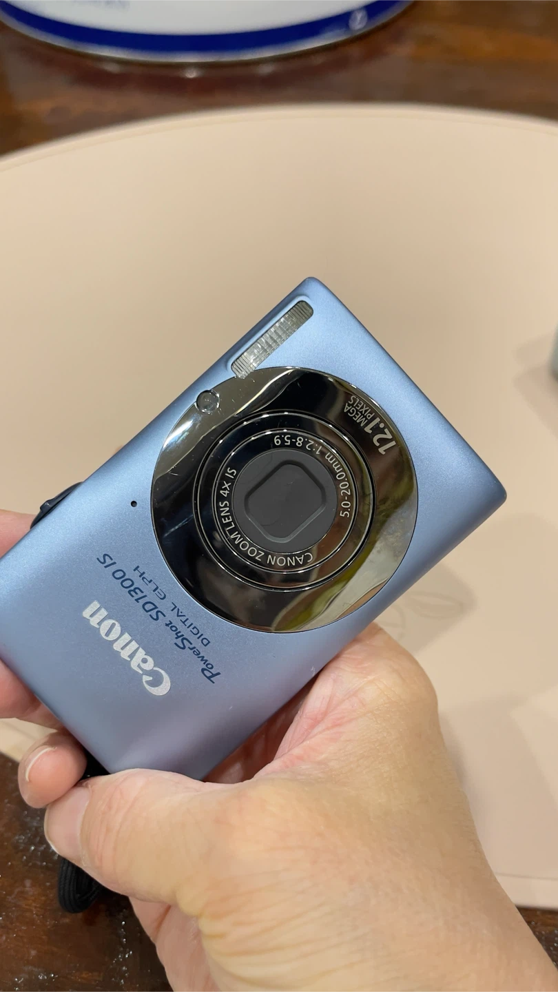 Canon PowerShot SD1300 IS Digital Camera