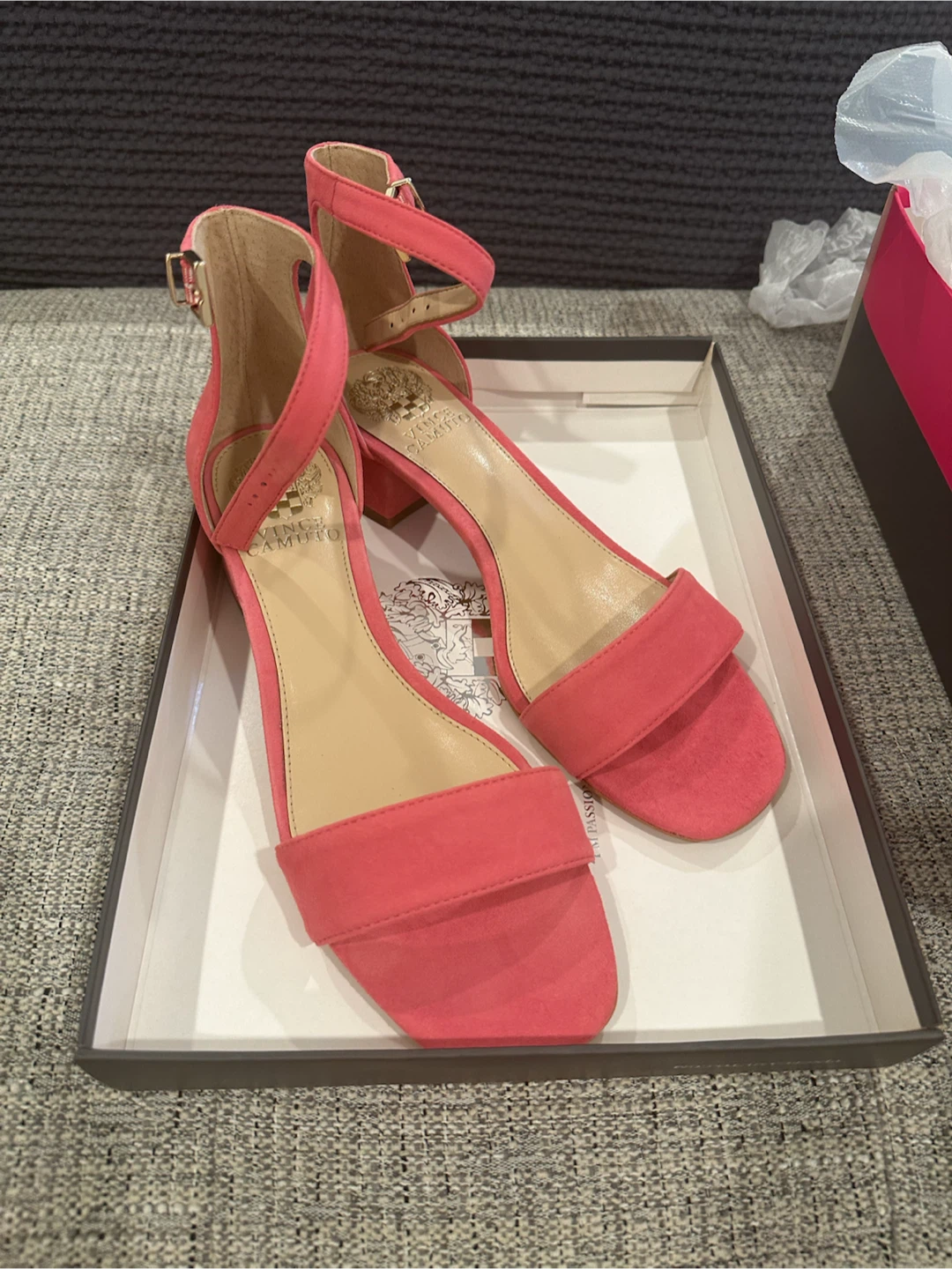 Vince Camuto VC-Sassetta Sandals Size 8M Soft Pink